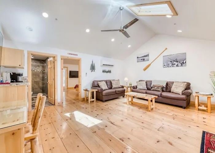 #4 Cottage Like Suite With Private Hot Tub